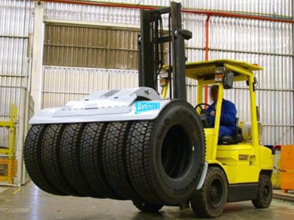Tyre clamp attachment Heli forklift