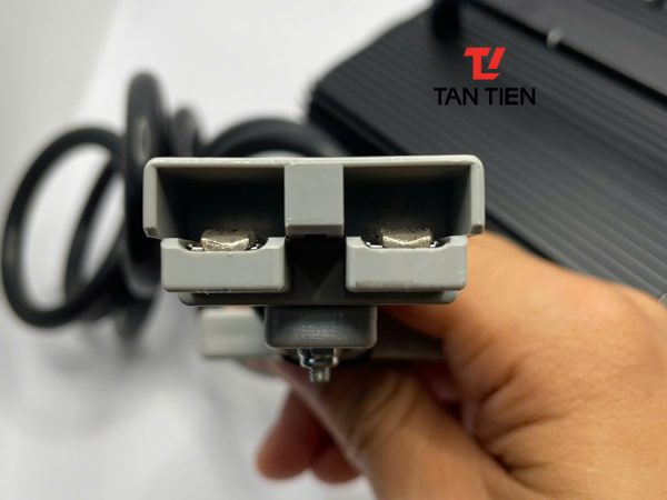 Giắc Cắm Sạc 24v10a