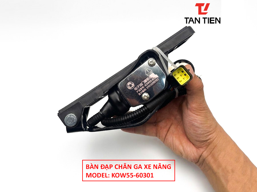 Chân ga xe nâng K0W55-60301 Chân ga xe nâng K0W55-60301